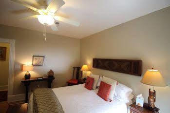 Couette-café The At 4*